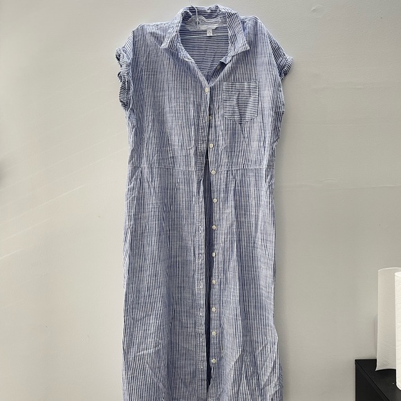 DRESSES - Picture 8 of 8